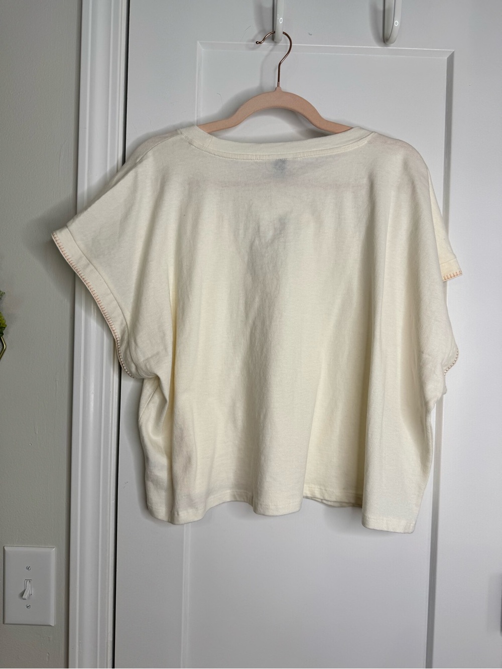 Universal Threads Ivory Oversized Cropped Top - Picture 6 of 6